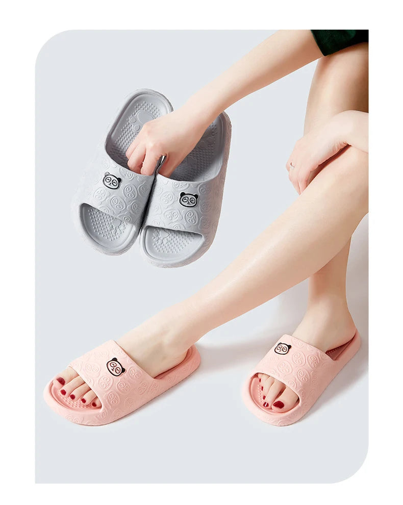Süße Damen-Badeslipper mit Bärenmotiv | Slip&Smile